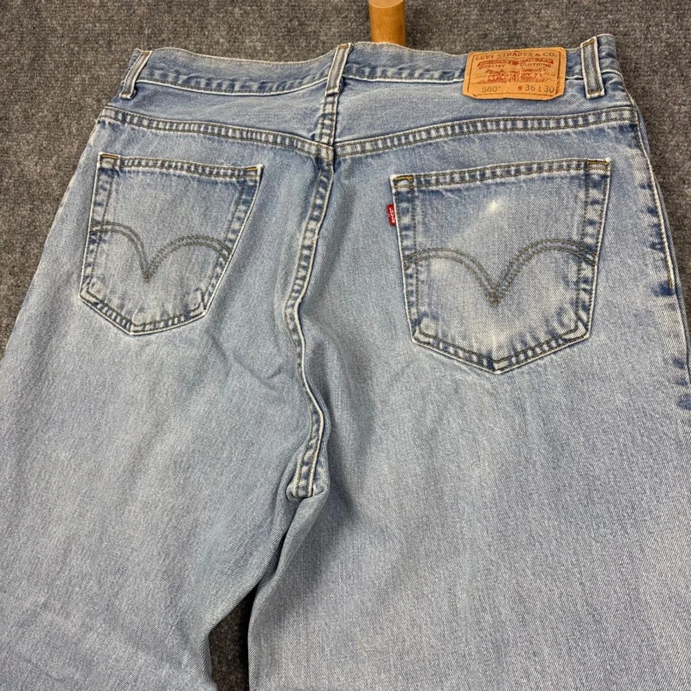 Levis 560 Jeans Mens 36x30 Blue Light Wash Comfort Fit Loose Tapered Denim 0404